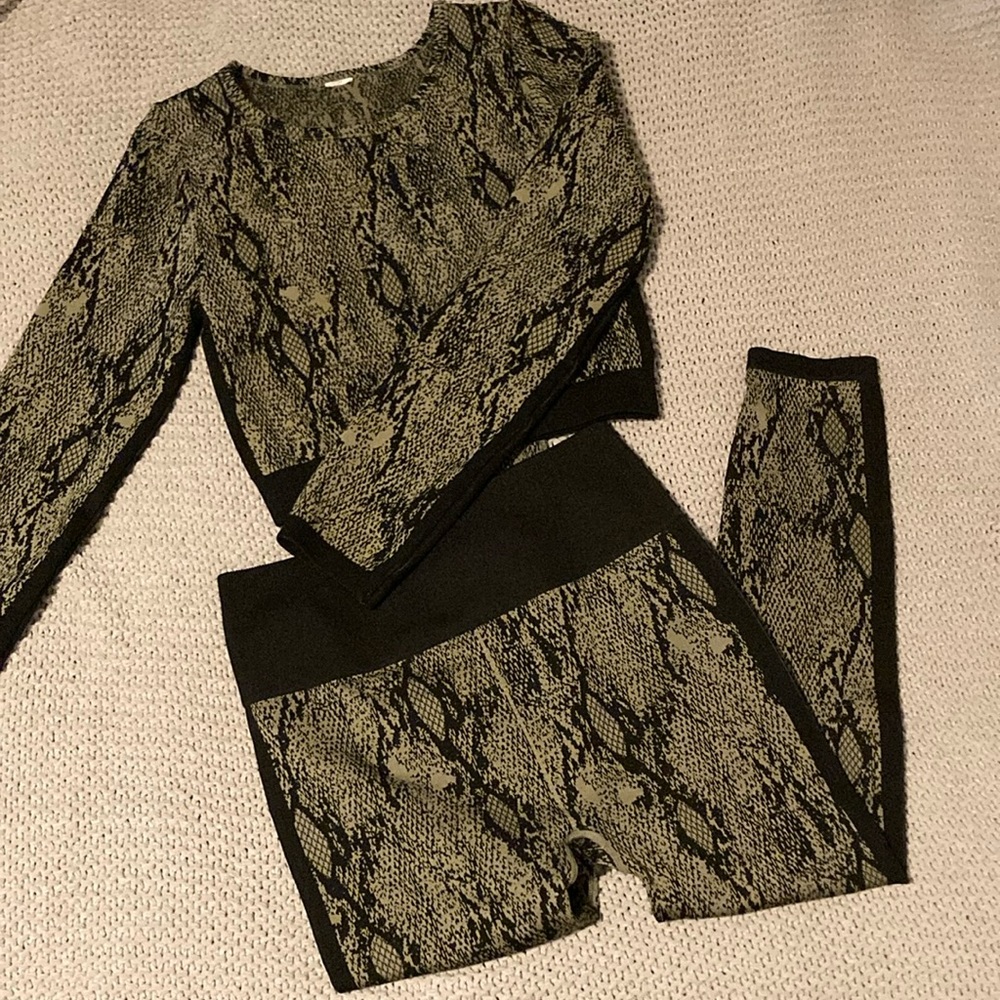 Fabletics workout set